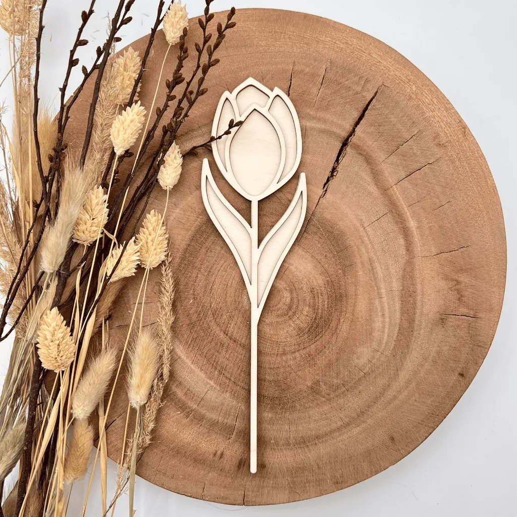 [A00309] Holz-Tulpe – Deko-Blume lasergeschnitten (Natur, 23,5 × 6,5 cm)