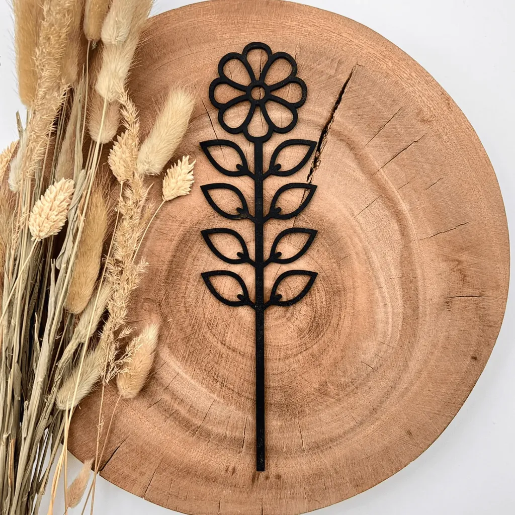 Pflanzenstecker aus Holz – Blume mit Blättern