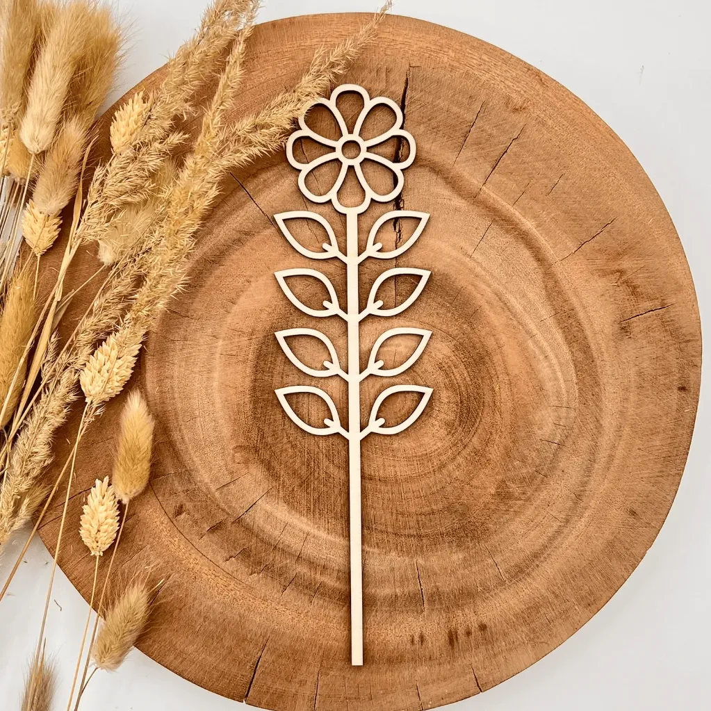 [A00872] Pflanzenstecker aus Holz – Blume mit Blättern (Natur)