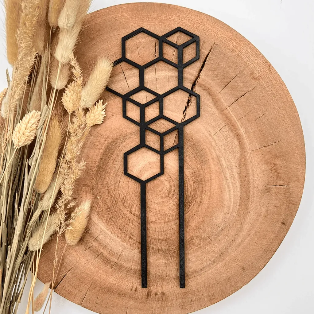 Pflanzenstecker aus Holz – Waben-Design