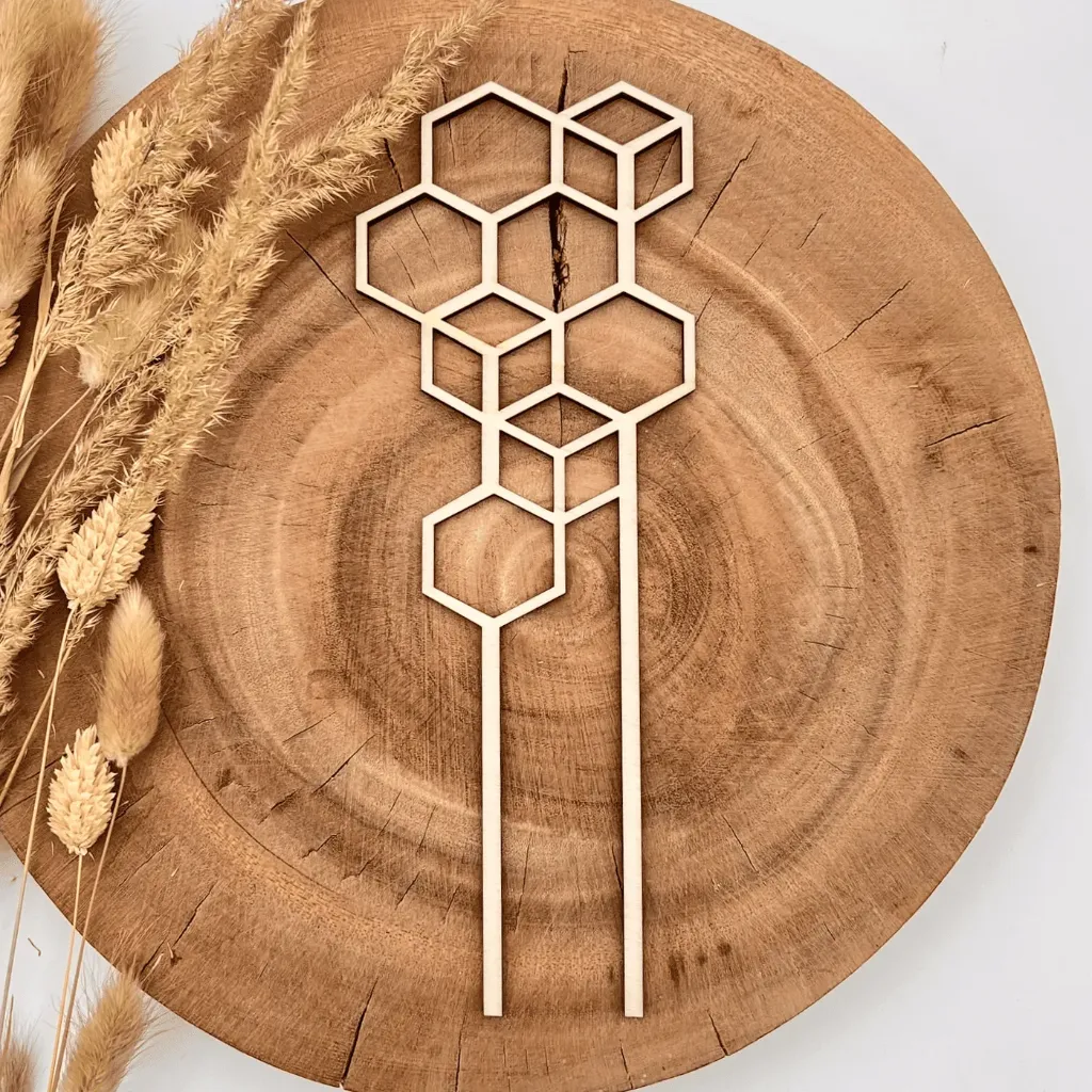 [A00876] Pflanzenstecker aus Holz – Waben-Design (Natur)