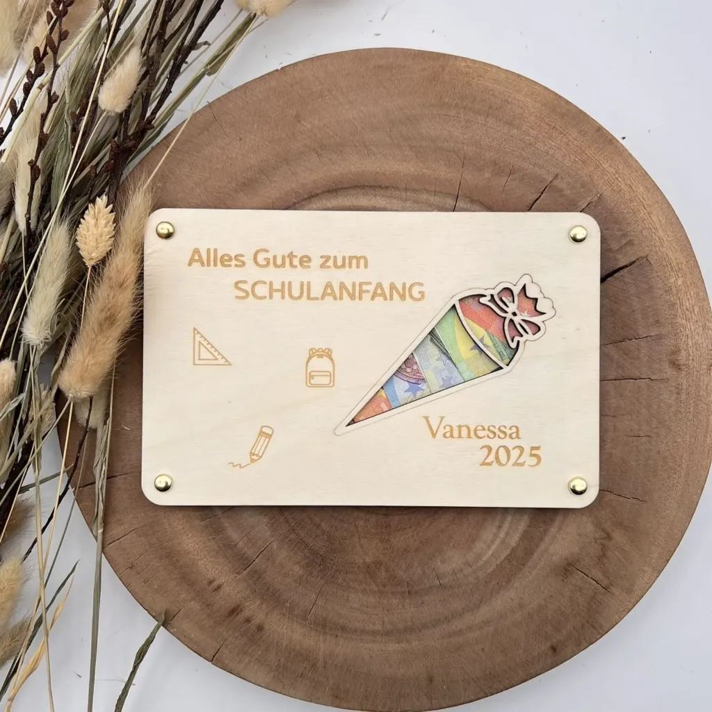 Geldgeschenk aus Holz zum Schulanfang – „Alles Gute zum Schulanfang“ – personalisierbar