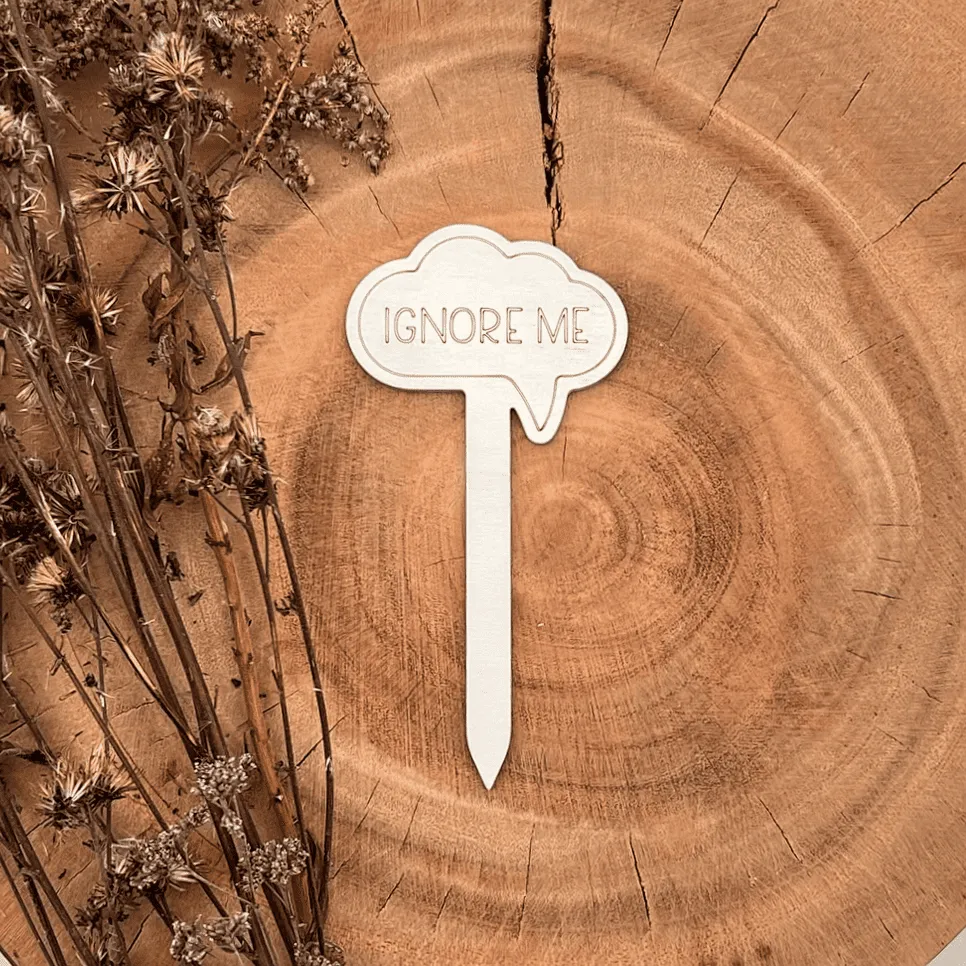 Pflanzenstecker aus Holz mit Spruch – „IGNORE ME“