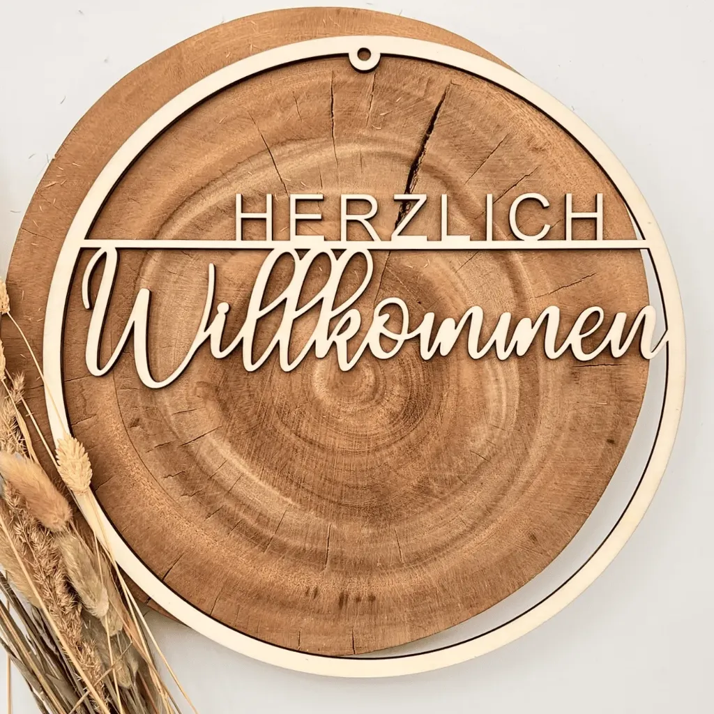 Türkranz aus Holz „HERZLICH Willkommen“