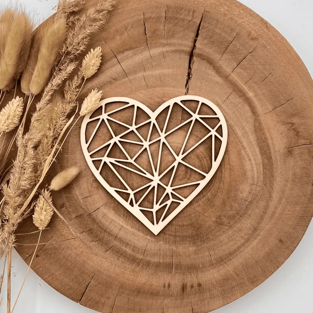 [A00801] Herz Deko aus Holz – Minimalistisches Motiv (Natur, 13 × 12 cm)