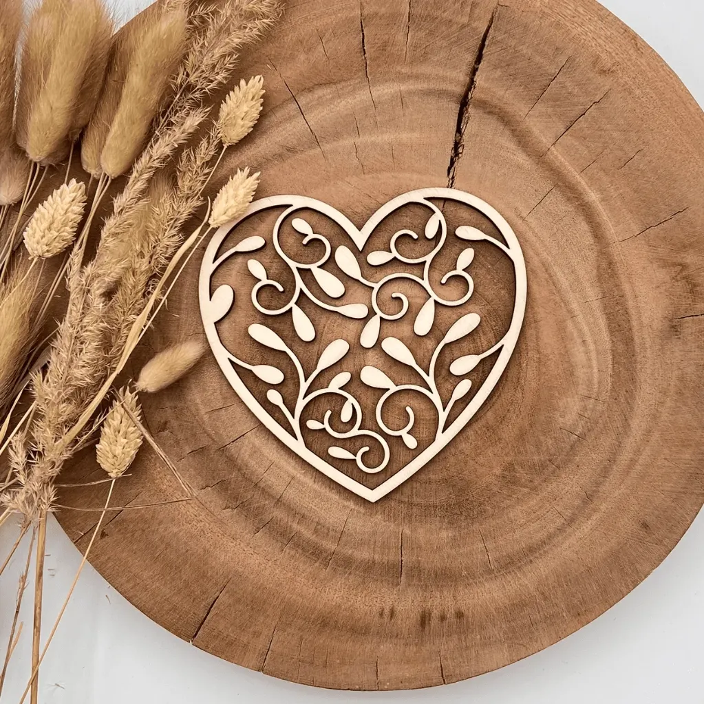 [A00798] Herz Deko aus Holz – Florales Mandala (Natur, 13 × 12 cm)