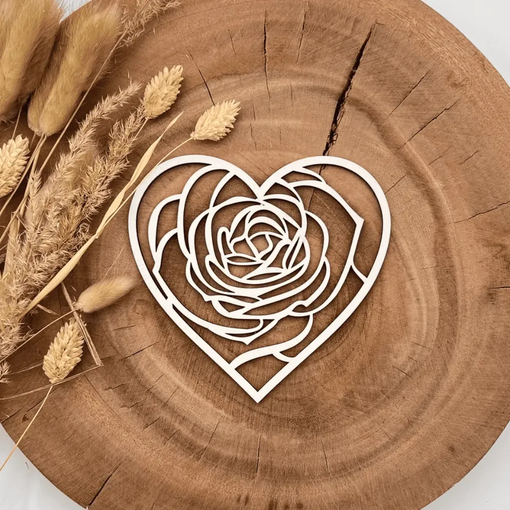 Herz Deko aus Holz – Rosenmotiv