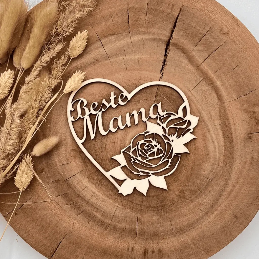 [A00615] Herz Deko aus Holz – „Beste Mama“ (Natur, 13 × 26 cm)