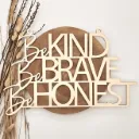 Motivationsspruch aus Holz „Be kind be brave be honest“