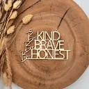 Holzschriftzug „Be kind be brave be honest“ Motivation aus Holz