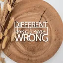 Motivationsspruch aus Holz „Different doesn't mean wrong“