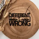 Motivationsspruch aus Holz „Different doesn't mean wrong“