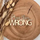 Motivationsspruch aus Holz „Prove them wrong“