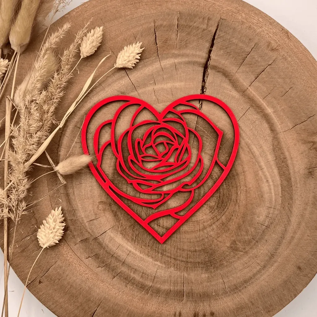 Herz Deko aus Holz – Rosenmotiv