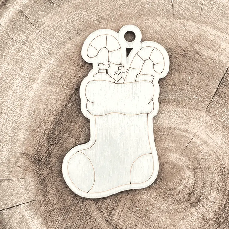 [A01086] Weihnachtsanhänger aus Holz – Nikolaus Socken zum Anmalen