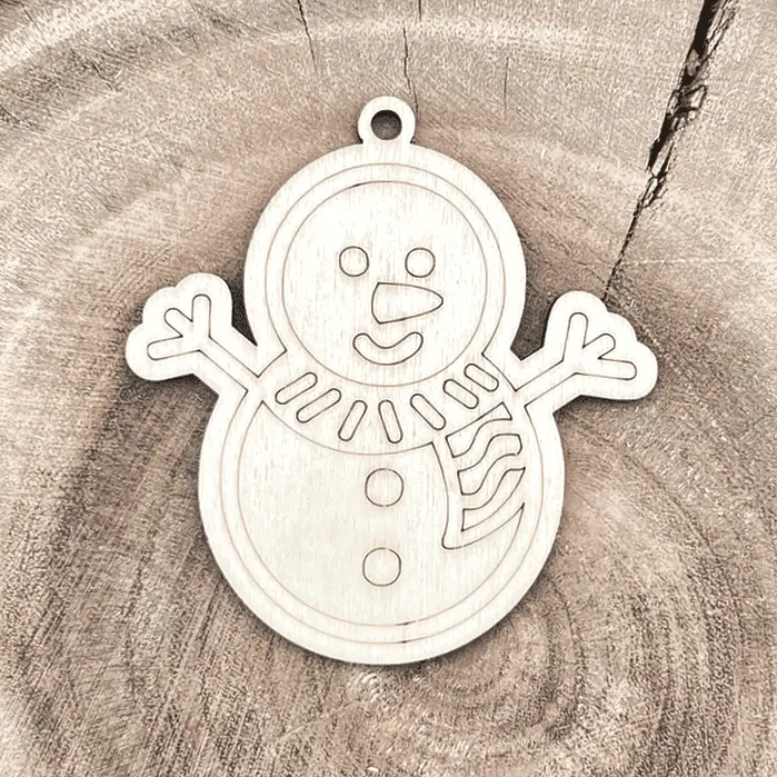 [A01115] Weihnachtsanhänger aus Holz – Schneemann mit Schal und Karotte zum Anmalen