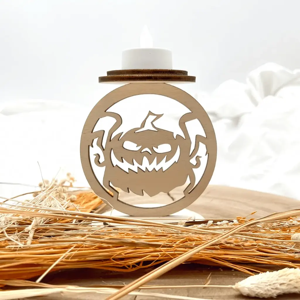 [A01209] Halloween Teelichthalter aus Holz – Düsterer Kürbisgeist (Natur)