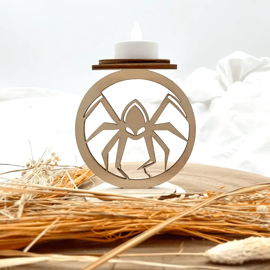 [A01208] Halloween Teelichthalter aus Holz – Schreckensspinne (Natur)