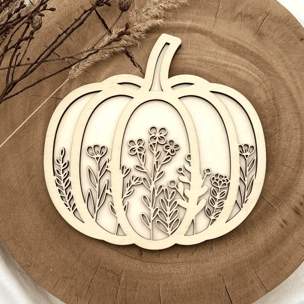 Kürbis Deko aus Holz – Blumenpoesie