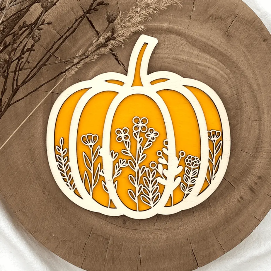 Kürbisdeko - Blumenpoesie im Kürbis