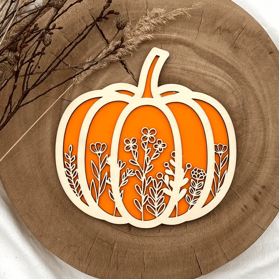 Kürbis Deko aus Holz – Blumenpoesie