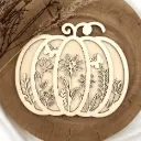 Kürbis Deko aus Holz – Blütendesign