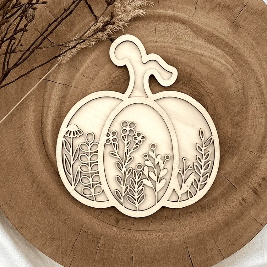 Kürbis Deko aus Holz – Blütenzauber