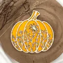 Kürbisdeko - Floralverzierung im Kürbis