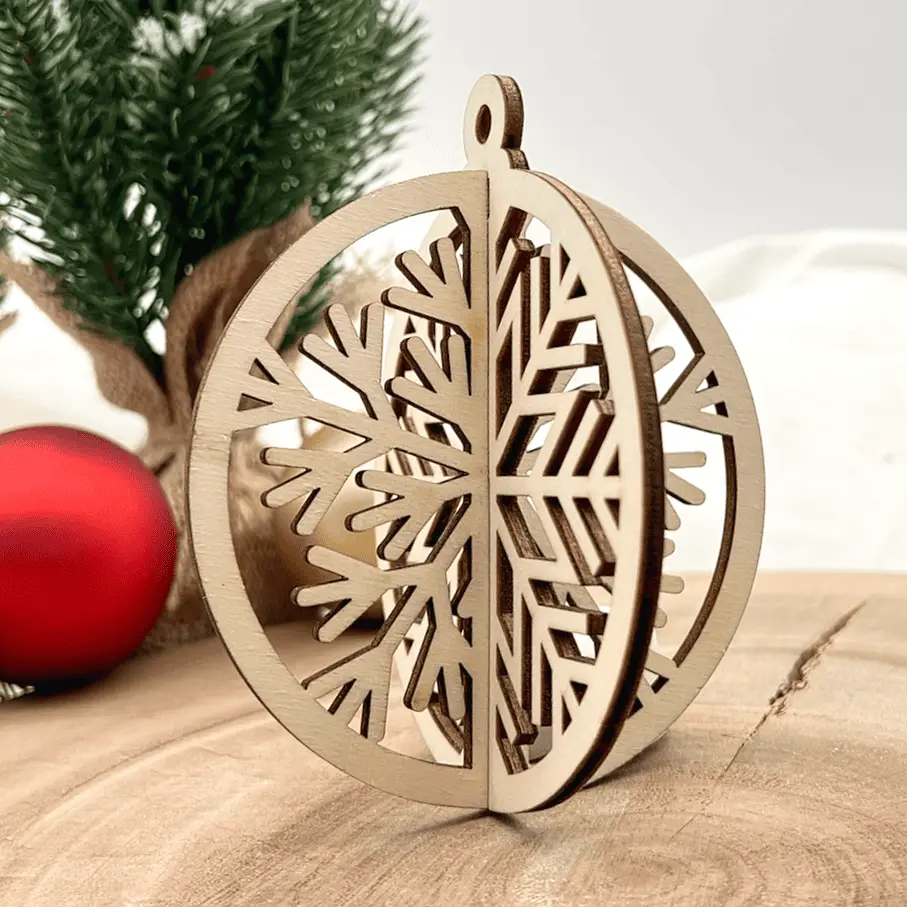 [A01164] 3D–Christbaumkugel aus Holz – Frostblüte