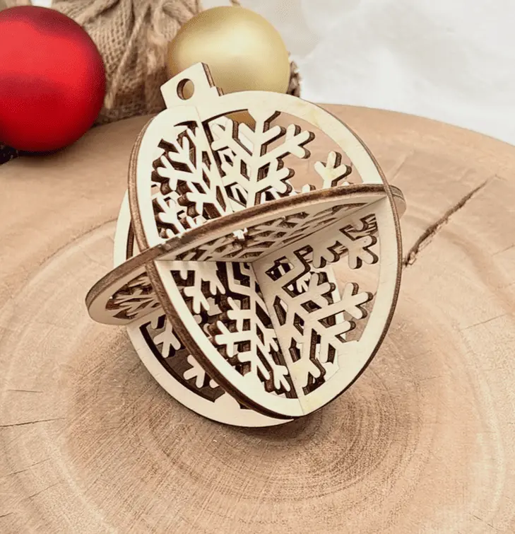 [A01159] 3D-Christbaumkugel aus Holz – Winterflocke