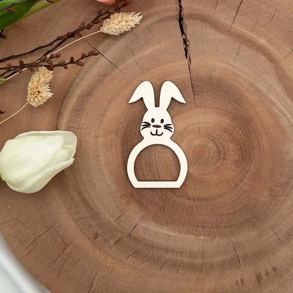 [A01472] Serviettenring aus Holz – Lachhäschen