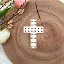 Oster-Stickvorlage Kreuz aus Holz – Bastelvorlage für Ostern