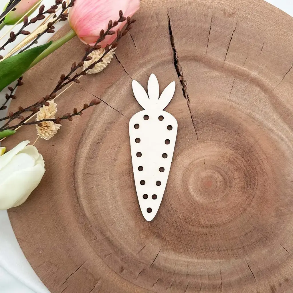 Oster-Stickvorlage Karotte aus Holz – kreative DIY Osterdeko