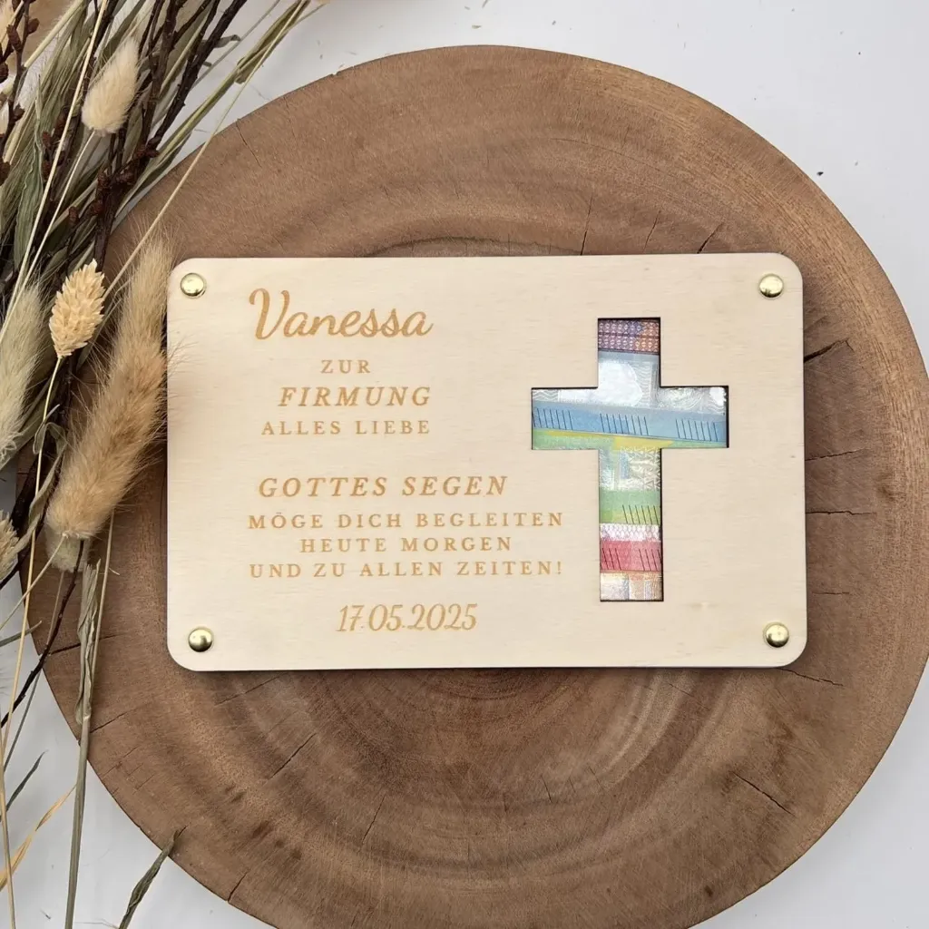 Geldgeschenk aus Holz zur Firmung mit Kreuz – personalisierbar