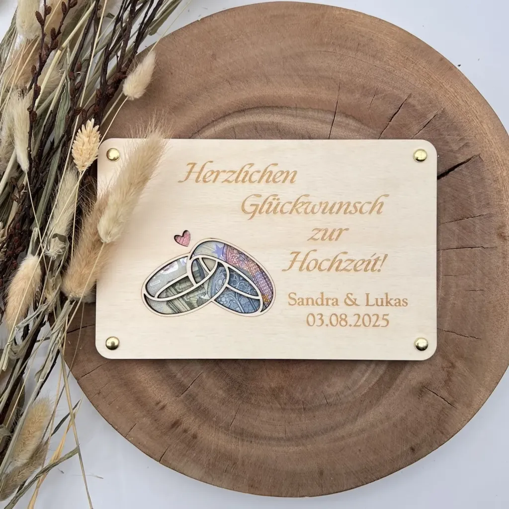 Geldgeschenk aus Holz zur Hochzeit mit Ringen – personalisierbar