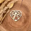 Personalisierbarer Geschenkanhänger Herz aus Holz – Buchstaben A–Z
